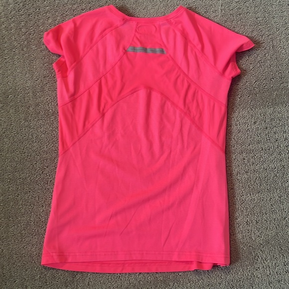 New Balance Women’s technical running shirt. Size S - Picture 2 of 2